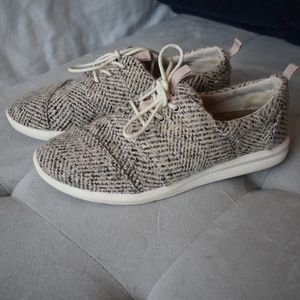 Toms Lace Up Sneaker